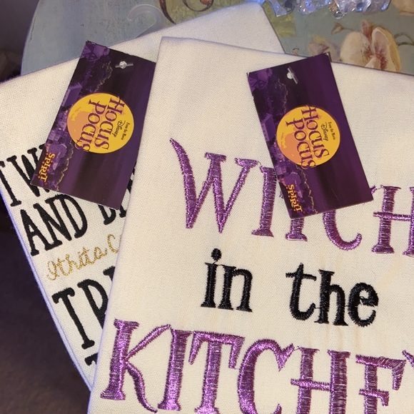 Hocus Pocus Kitchen Towels ~ 2 NWT - Picture 6 of 6